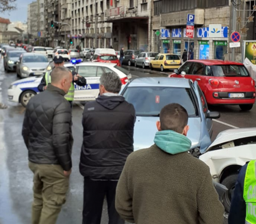 СУДАР У ЦЕНТРУ ГРАДА: Успорен саобраћај близу Пашићевог трга