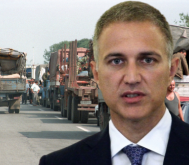 СТЕФАНОВИЋ: Бомбардовање избеглица није европска вредност