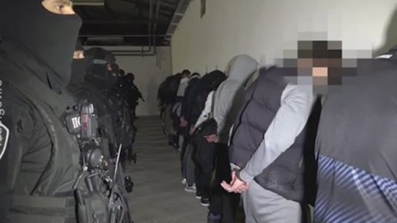 ПРИТВОР "ВРАЧАРЦИМА": Међународна потерница за 16 припадника