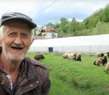 "Мајка нас троје бацила у снег, преудала се..."