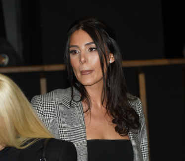 NAPUSTILA SRBIJU: Tasa uslikana na aerodromu - bez šminke